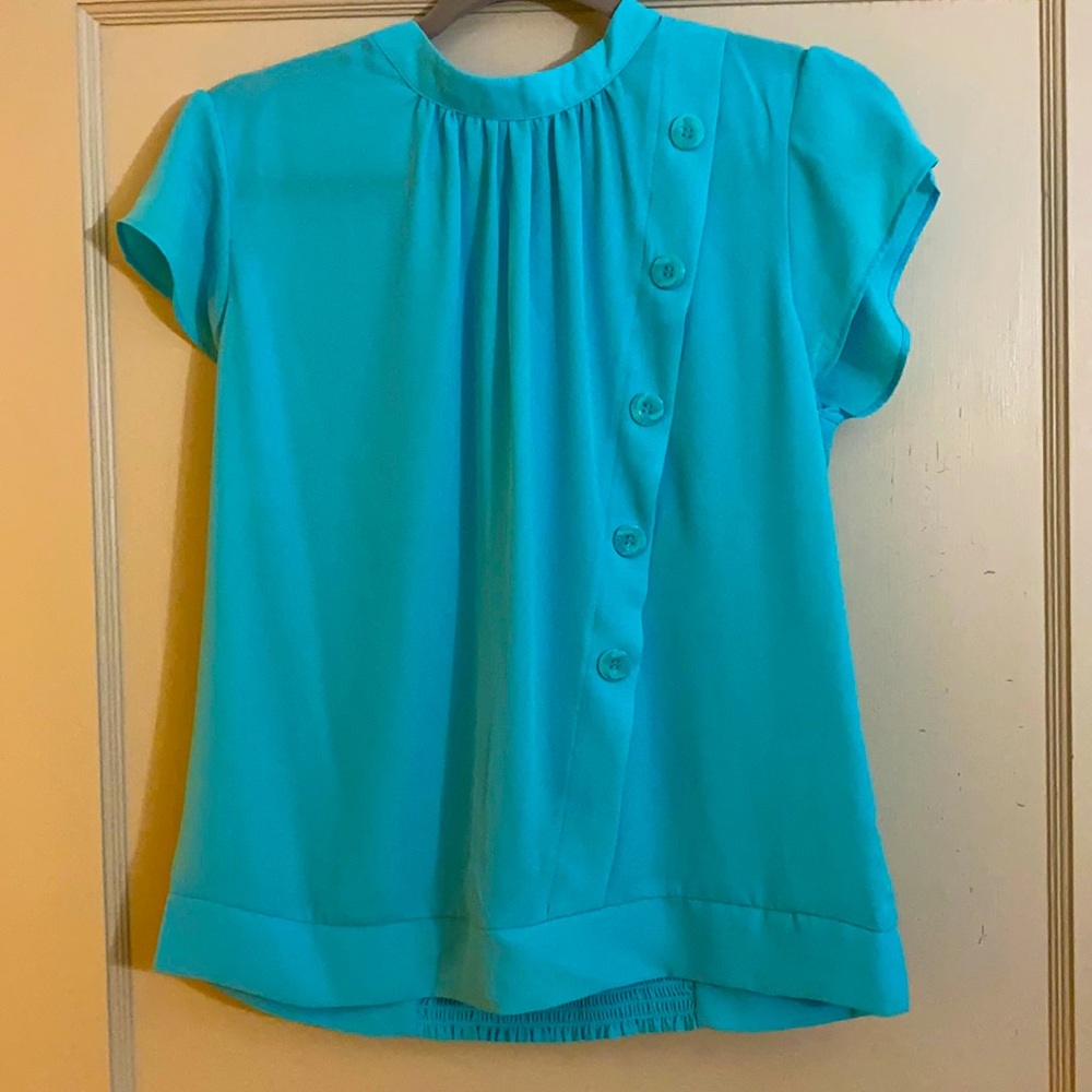 NY&CO Med Cap Sleeve Pleated Neck Button Detail